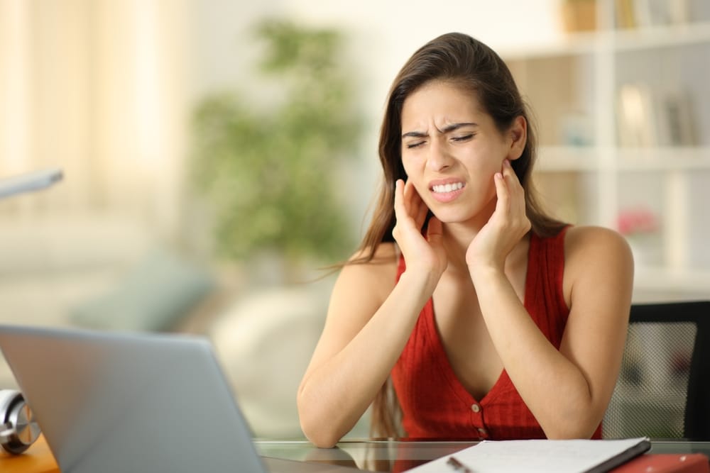 Oral Infection Vs. Just A Toothache: 4 Differences That Determine Your Next Move